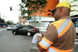 Deputados aprovam urgência para projeto que pune motorista que divulgar infração em rede social
